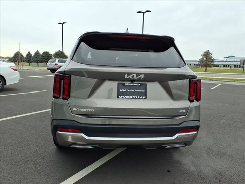 Certified 2025 Kia Sorento EX image 7