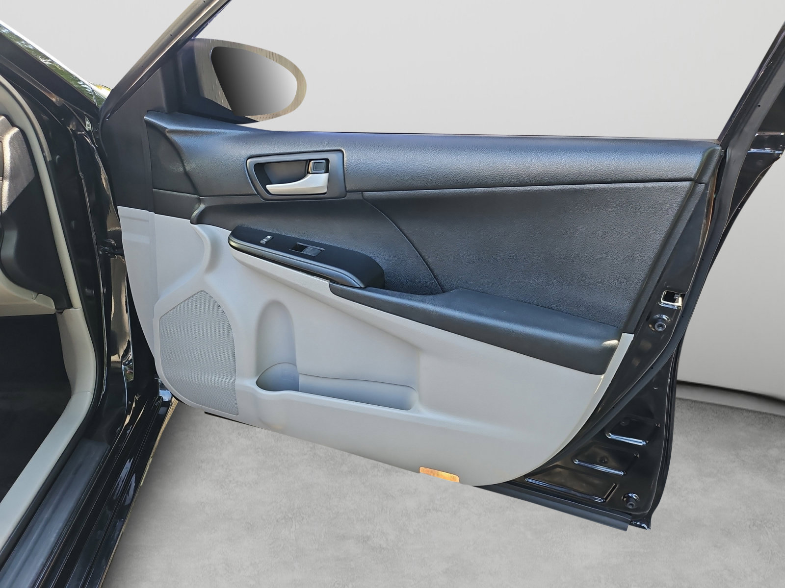 Used 2012 Toyota Camry FWD image 33
