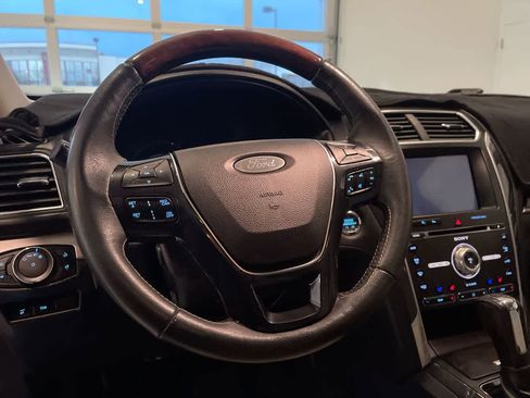 Used 2018 Ford Explorer Platinum image 14