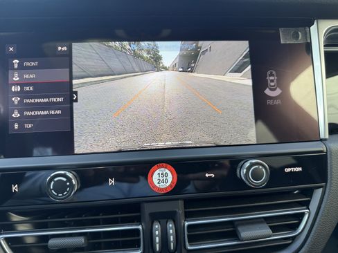 Certified 2025 Porsche Macan AWD/4WD image 30