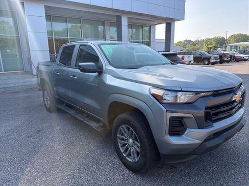 Used 2025 Chevrolet Colorado LT w/ Advanced Trailering Package RWD image 3