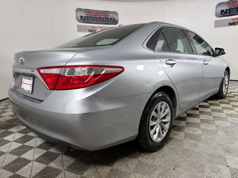 Used 2015 Toyota Camry LE FWD image 3