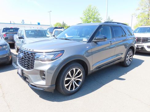New 2026 Ford Explorer ST-Line AWD/4WD image 3