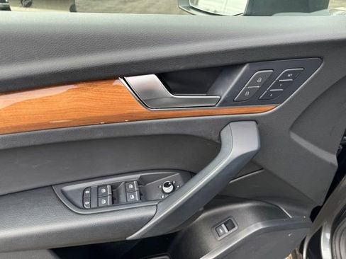 Used 2023 Audi Q5 2.0T Premium w/ Convenience Package image 11