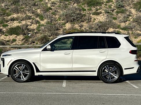 Used 2025 BMW X7 xDrive40i w/ Executive Package image 9