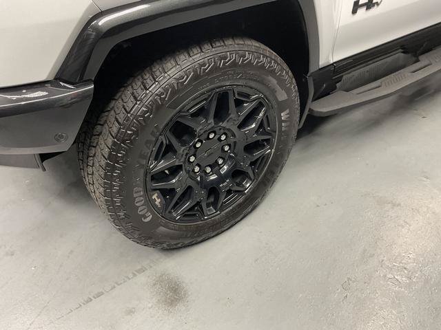 Used 2025 GMC Hummer EV 3X w/ LPO, Dark Essentials Package AWD/4WD image 4