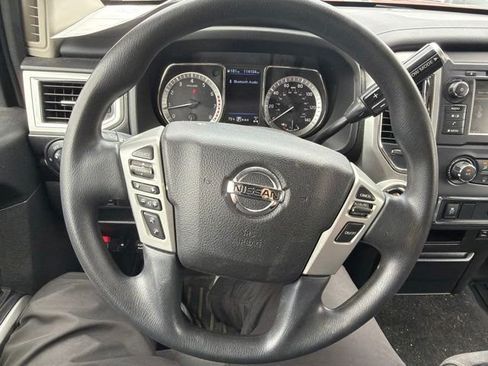 Used 2019 Nissan Titan SV AWD/4WD image 15
