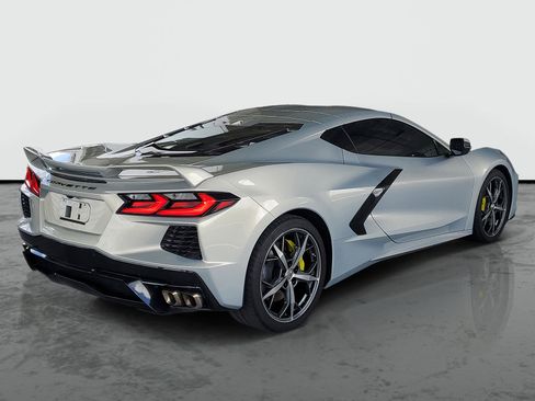 Used 2022 Chevrolet Corvette Stingray Premium Cpe w/ Z51 Performance Package RWD image 2