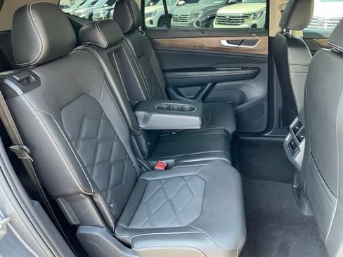Used 2024 Volkswagen Atlas SE FWD image 20