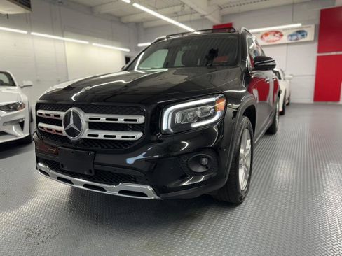 Used 2021 Mercedes-Benz GLB 250 4MATIC image 2