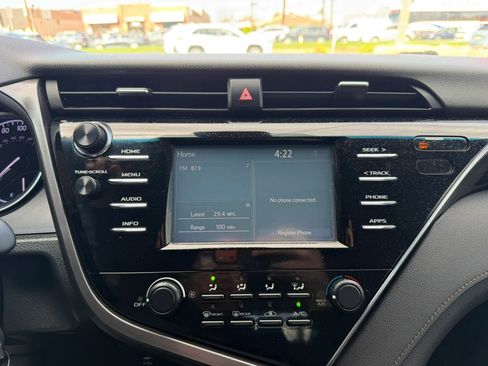 Used 2018 Toyota Camry LE image 23