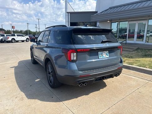Used 2025 Ford Explorer ST AWD/4WD image 5