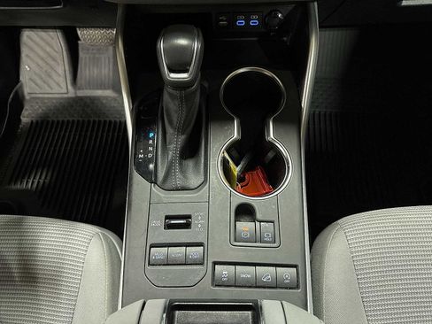 Used 2022 Toyota Highlander LE image 31