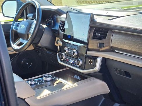 Used 2024 Ford Expedition Limited AWD/4WD image 9