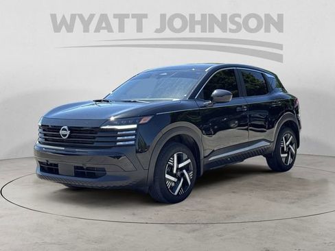 Used 2025 Nissan Kicks SV FWD image 1