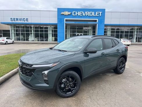 New 2026 Chevrolet Trax LT FWD image 2