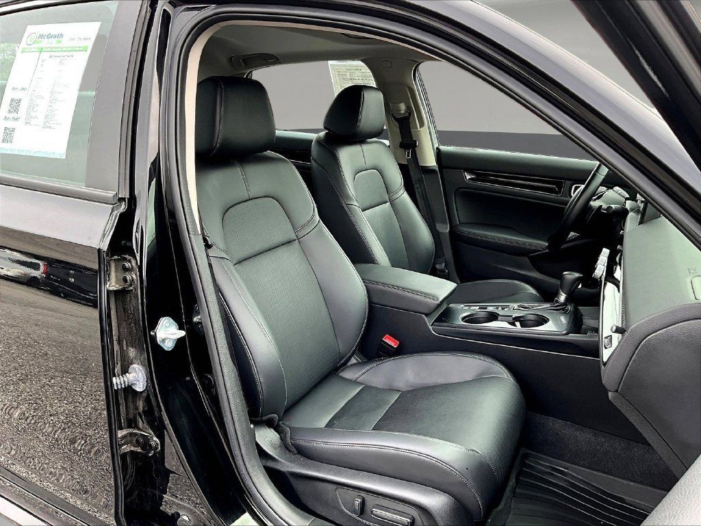 Used 2022 Honda Civic Touring image 32