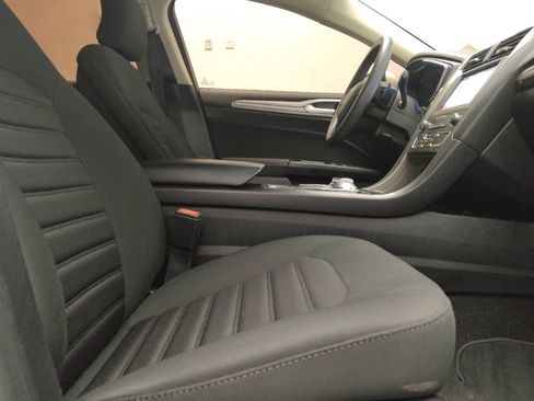 Used 2019 Ford Fusion SE FWD image 21