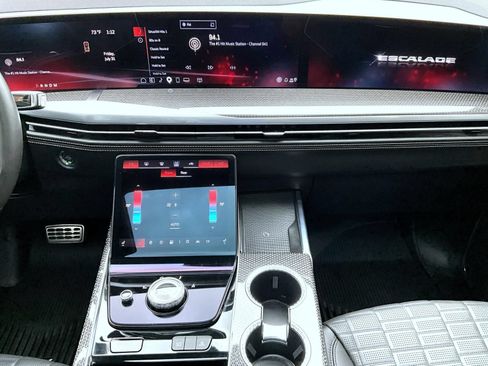 Used 2025 Cadillac Escalade V w/ LPO, ONYX Package AWD/4WD image 18