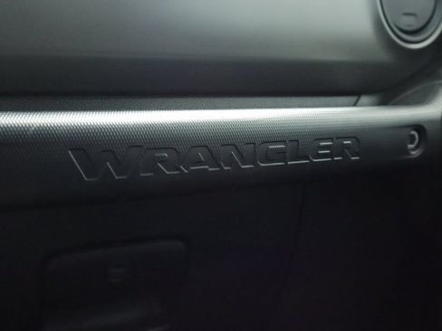 Used 2022 Jeep Wrangler Unlimited Sport AWD/4WD image 35