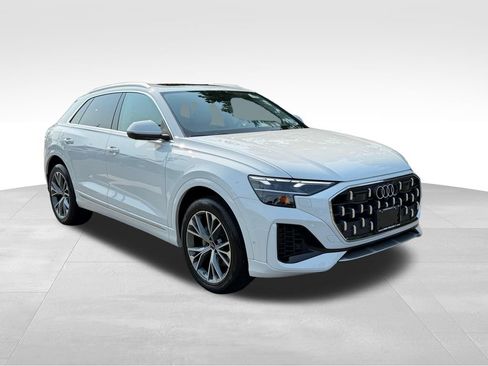 Used 2025 Audi Q8 Premium w/ Convenience Package AWD/4WD image 3