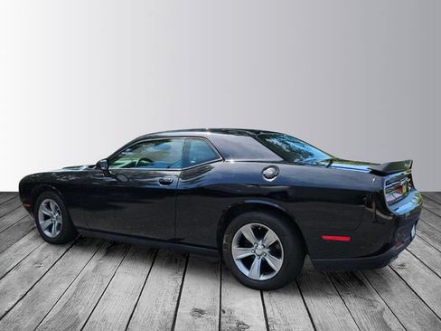 Used 2016 Dodge Challenger SXT RWD image 3