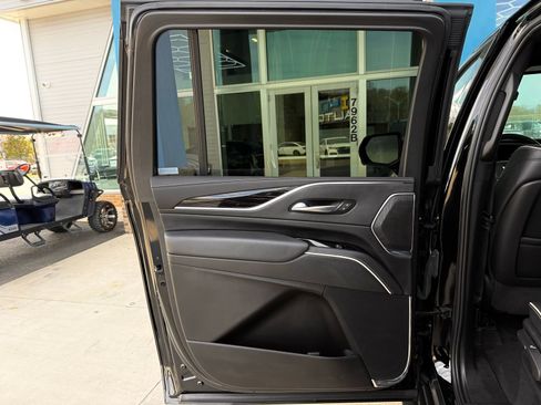 Used 2023 Cadillac Escalade ESV Sport AWD/4WD image 29