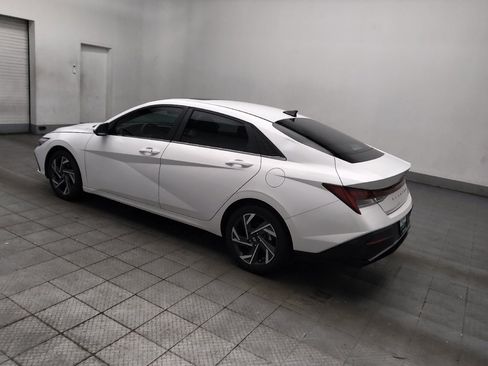 Used 2024 Hyundai Elantra SEL w/ Convenience Package FWD image 3