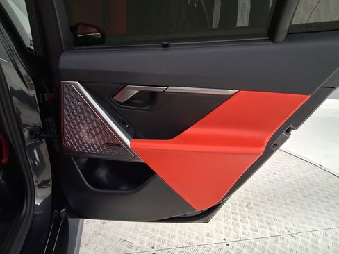 Used 2025 BMW M5 w/ Carbon Package image 32