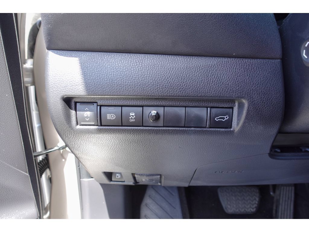 Certified 2023 Toyota Venza LE AWD/4WD image 12
