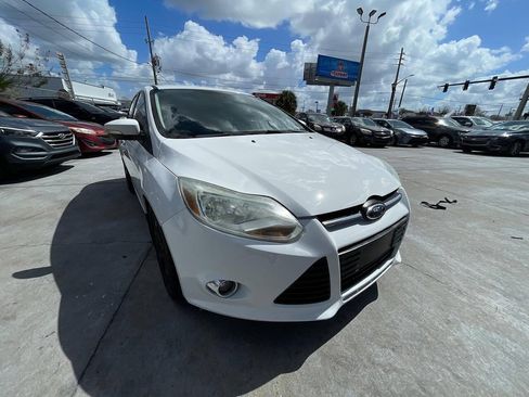 Used 2014 Ford Focus SE w/ Equipment Group 201A FWD image 8