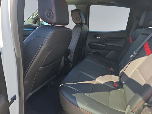 Used 2023 Chevrolet Colorado Z71 w/ Z71 Convenience Package 2 image 18