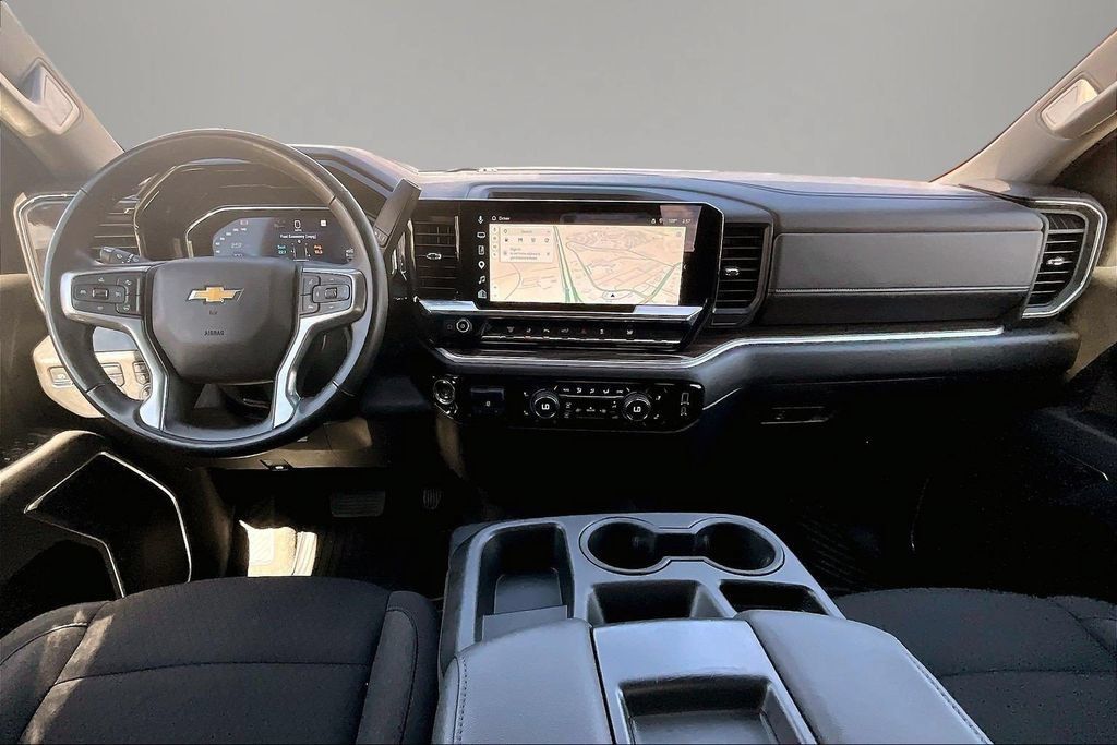 Used 2025 Chevrolet Silverado 3500 LT w/ Safety Package AWD/4WD image 8