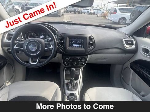 Used 2019 Jeep Compass Latitude FWD image 10