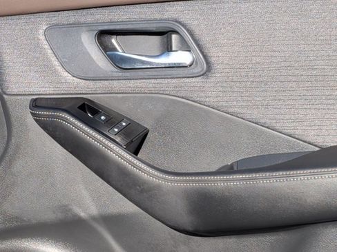 Certified 2023 Nissan Rogue SV image 28