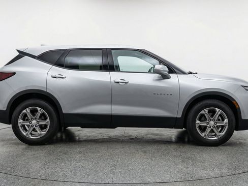 Used 2025 Chevrolet Blazer LT FWD image 11