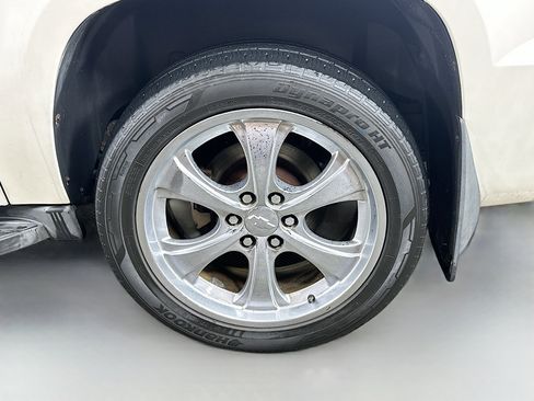 Used 2011 Chevrolet Avalanche LTZ image 32