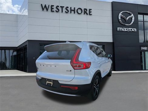 Used 2023 Volvo XC40 B5 Plus image 3