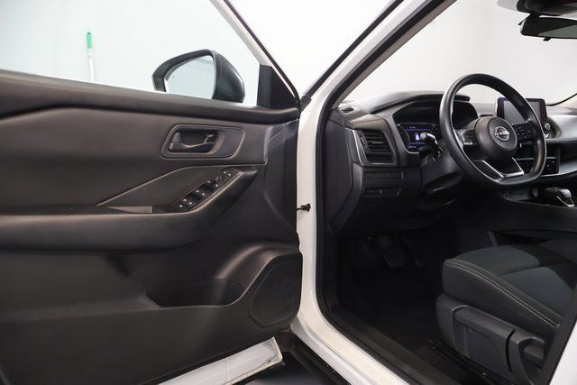 Used 2024 Nissan Rogue S AWD/4WD image 9