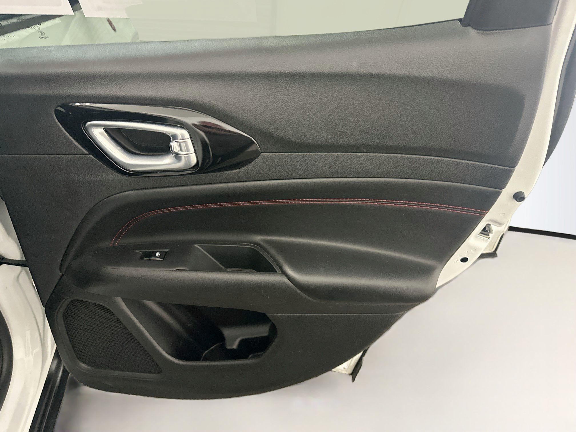 Used 2025 Jeep Compass Trailhawk AWD/4WD image 29