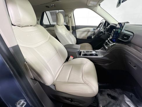 Used 2021 Ford Explorer Platinum w/ Equipment Group 601A AWD/4WD image 31