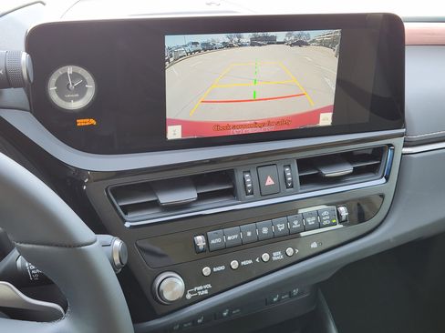 Used 2025 Lexus ES 300h w/ Premium Package image 20