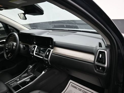 Used 2023 Kia Sorento S image 10