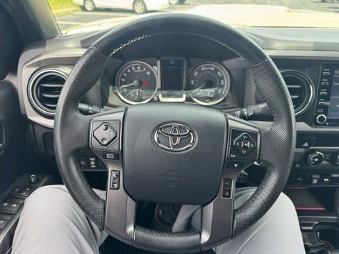 Used 2020 Toyota Tacoma TRD Sport w/ Technology Package AWD/4WD image 16