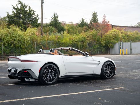 Used 2021 Aston Martin V8 Vantage Roadster image 17