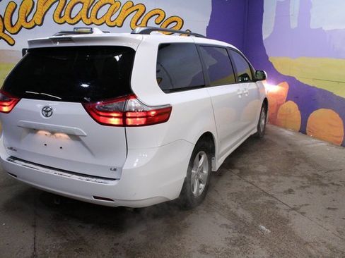 Used 2020 Toyota Sienna LE image 8