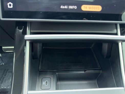 Used 2025 Land Rover Range Rover Velar Dynamic SE image 30