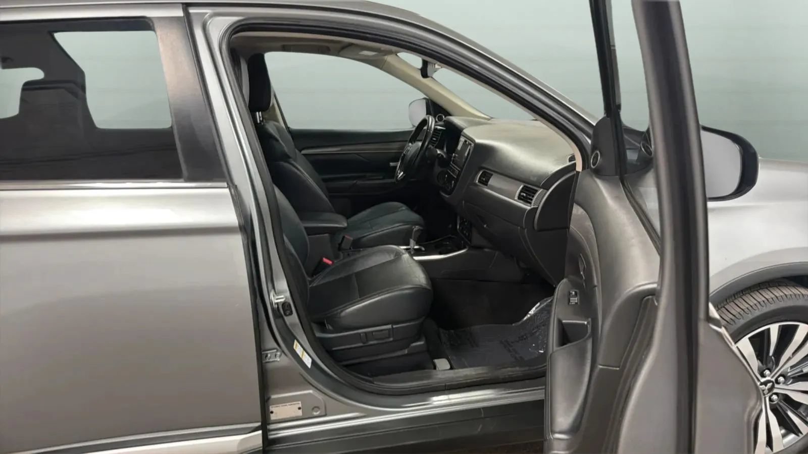 Used 2019 Mitsubishi Outlander SEL AWD/4WD image 22