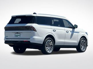 Used 2025 Lincoln Navigator Reserve AWD/4WD video 3