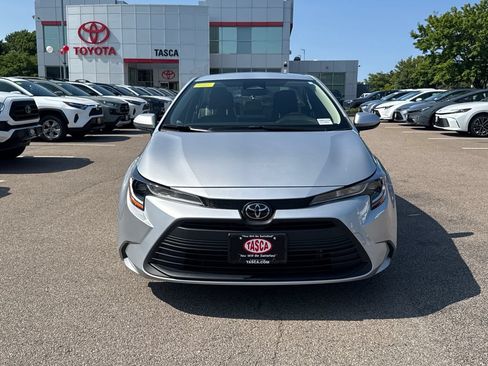 Used 2024 Toyota Corolla LE FWD image 2